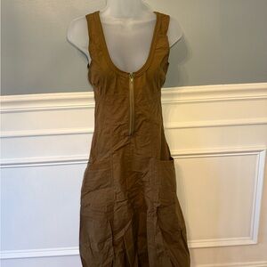 Olive Sleeveless and backless balloon Dress with pockets